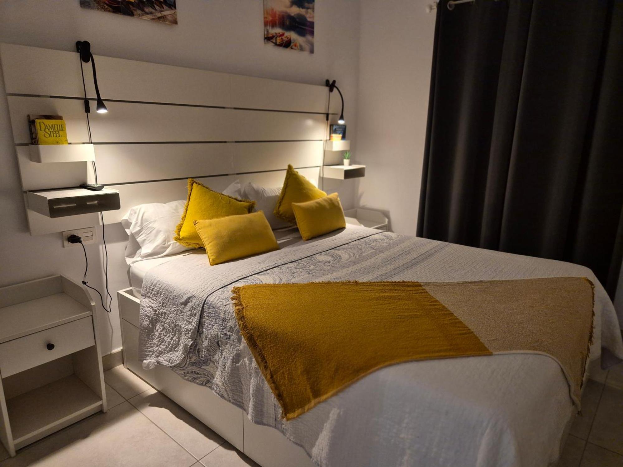 White Deluxe Apartament Costa Teguise